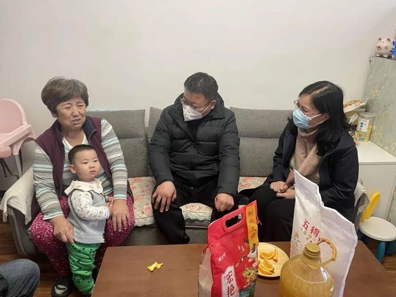 董事長參加“人大代表、政協(xié)委員走進(jìn)社區(qū)，開展居民議事協(xié)商”活動(dòng).jpg